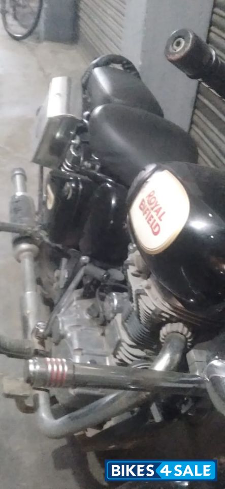 Black Royal Enfield Classic 350 BS VI