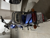 Blue Bajaj Avenger 220 DTS-i