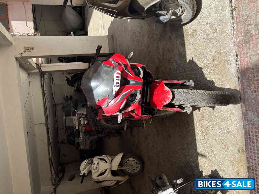 Bajaj Pulsar RS 200 ABS