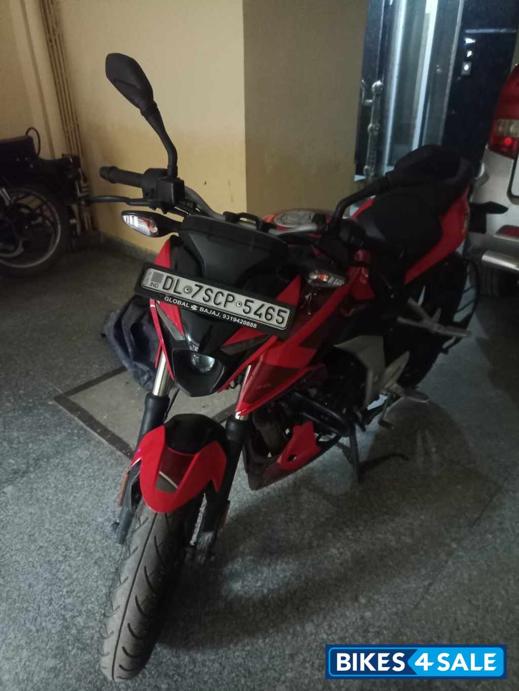 Glossy Racing Red Bajaj Pulsar N160