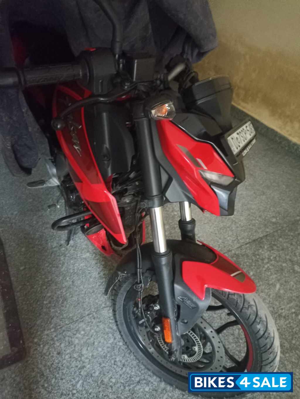 Glossy Racing Red Bajaj Pulsar N160