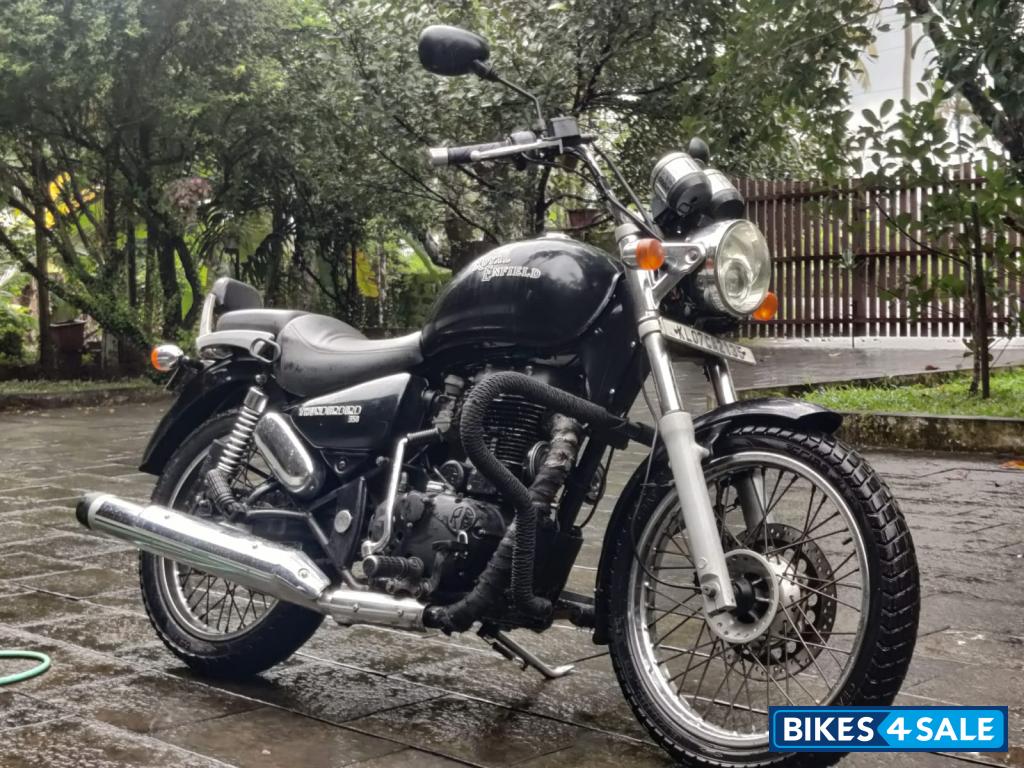 Black Royal Enfield Thunderbird 350