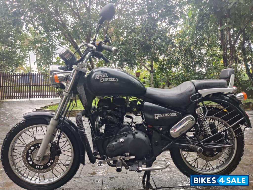 Black Royal Enfield Thunderbird 350 Black Royal Enfield Thunderbird 350