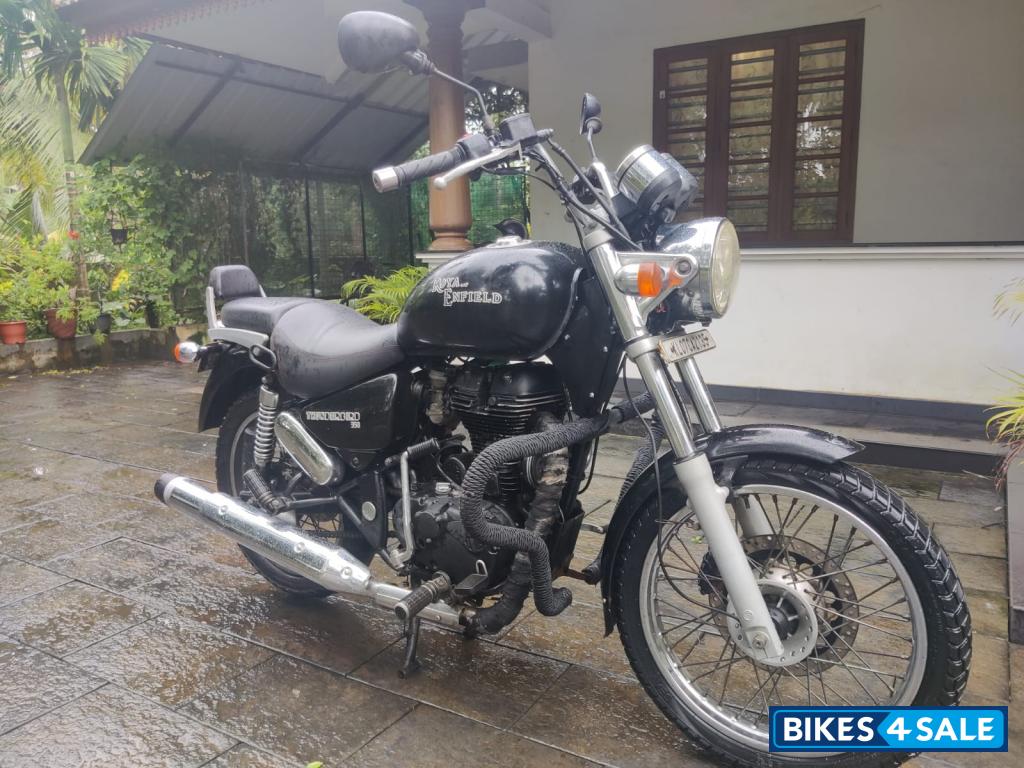 Black Royal Enfield Thunderbird 350 Black Royal Enfield Thunderbird 350