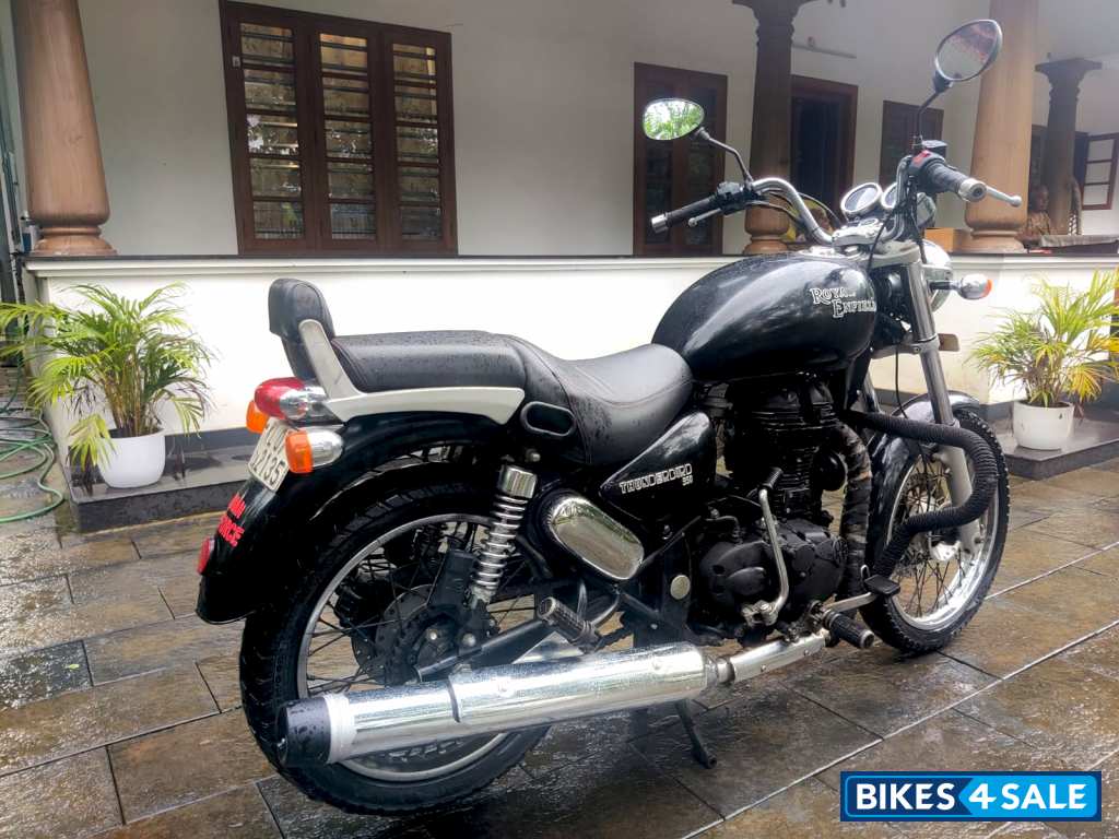 Black Royal Enfield Thunderbird 350 Black Royal Enfield Thunderbird 350