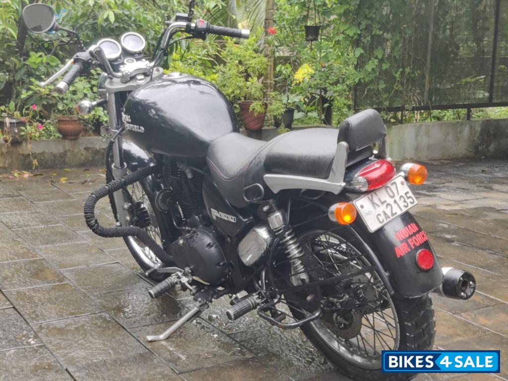 Black Royal Enfield Thunderbird 350 Black Royal Enfield Thunderbird 350
