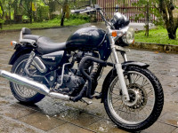 Black Royal Enfield Thunderbird 350
