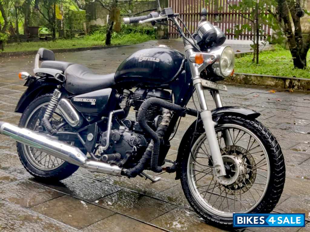 Black Royal Enfield Thunderbird 350 Black Royal Enfield Thunderbird 350