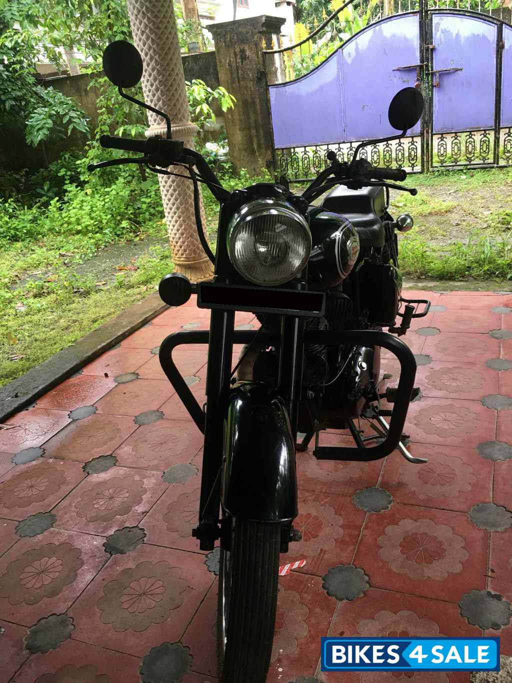 Black Royal Enfield Bullet Standard 500