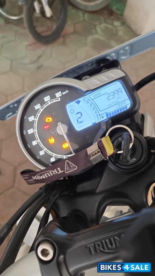 White And Grey Triumph Speed 400 2025