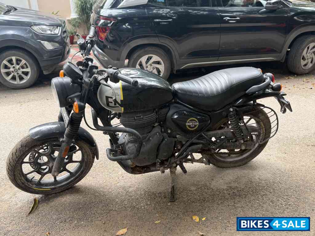 Black Royal Enfield Hunter 350 Metro