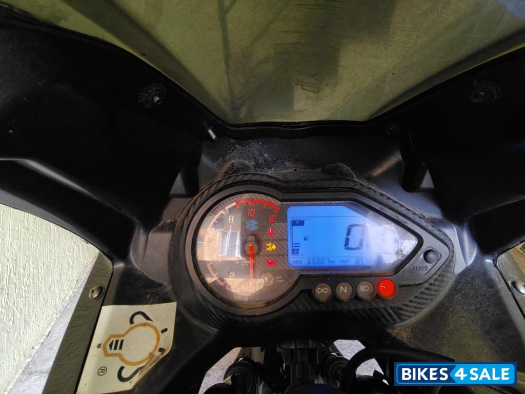 Black Bajaj Pulsar 220F Black Bajaj Pulsar 220F