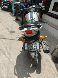 White TVS Apache RTR 160 2V Racing Edition