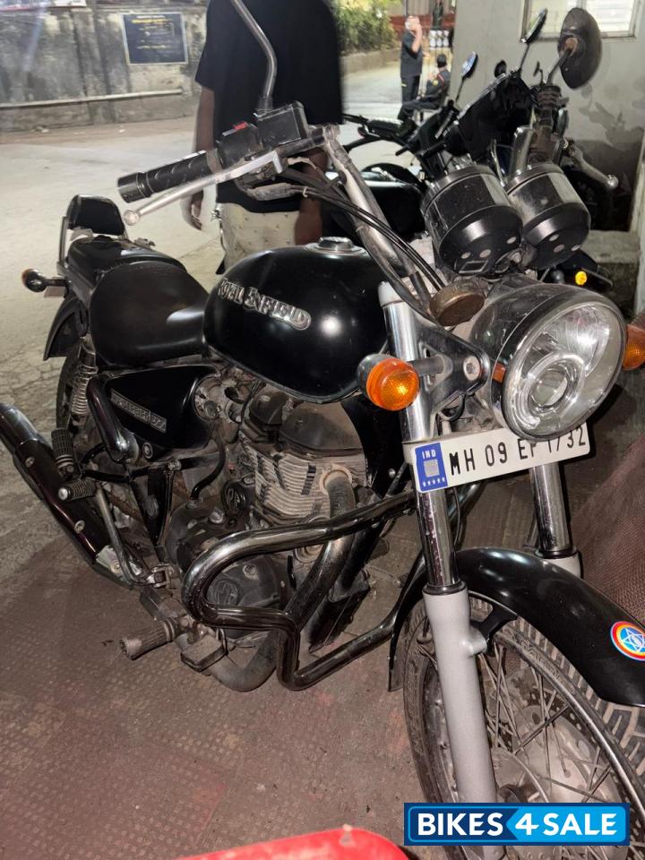 Black Royal Enfield Thunderbird 500