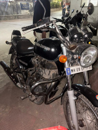 Black Royal Enfield Thunderbird 500