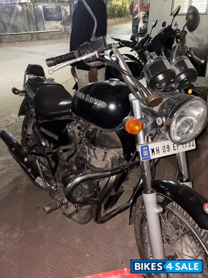 Black Royal Enfield Thunderbird 500