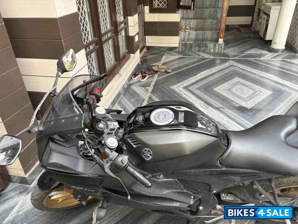 Yamaha R15 V4