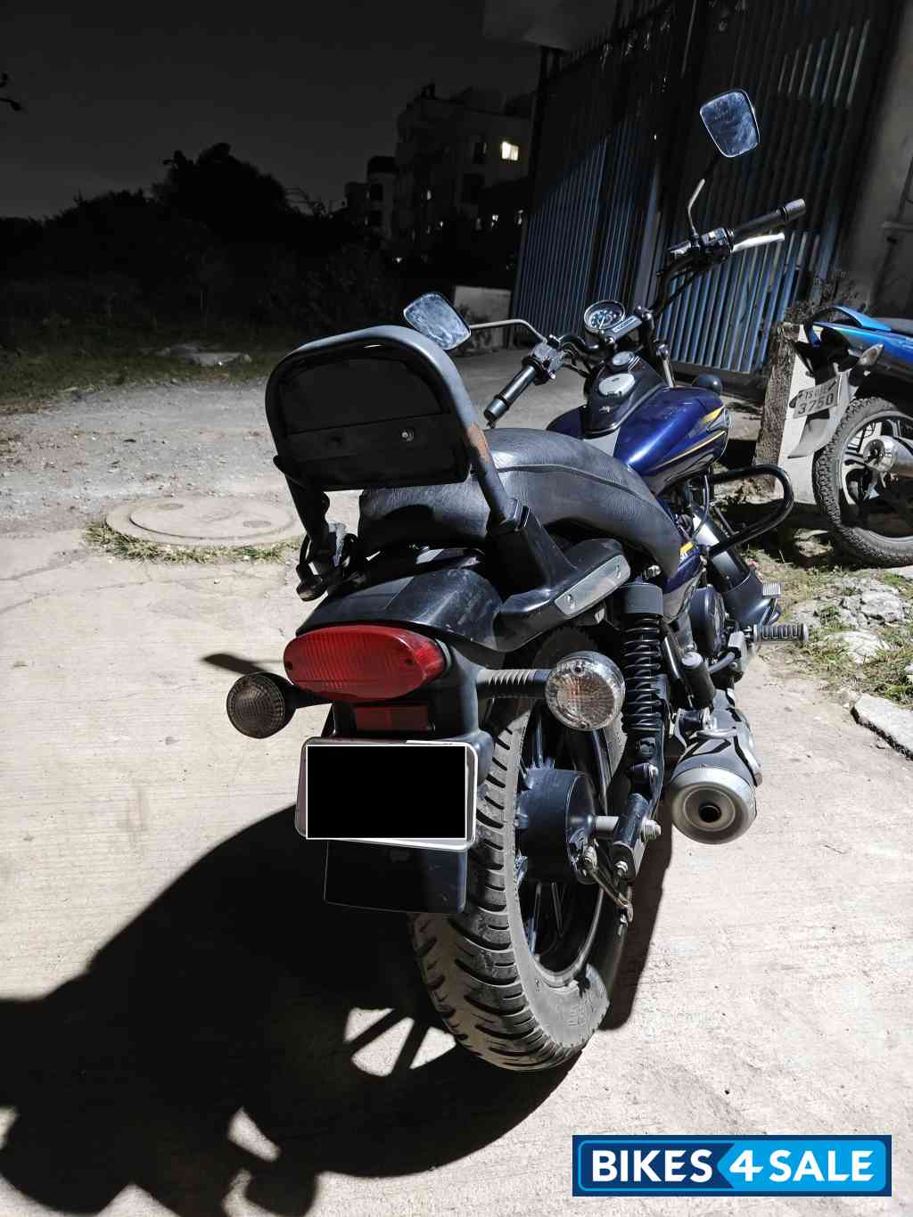 Blue Bajaj Avenger Street 150