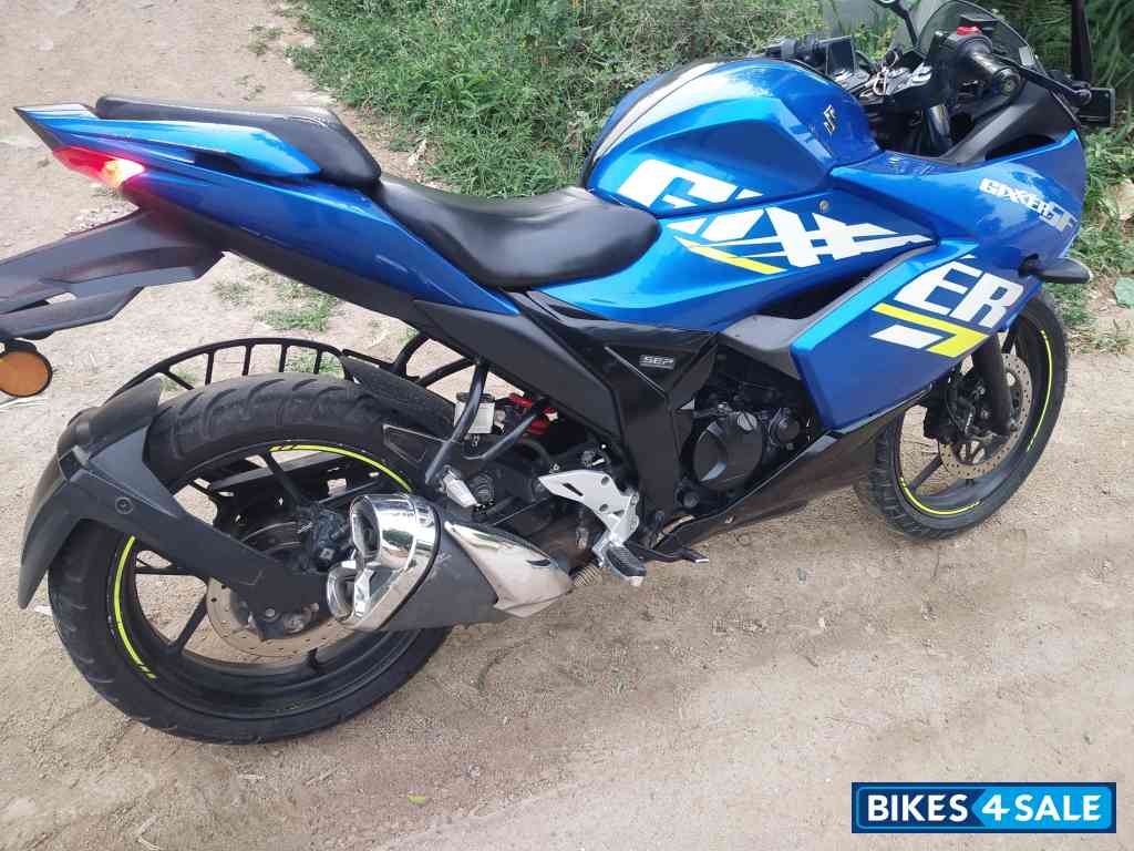 Blue Suzuki Gixxer SF BS6
