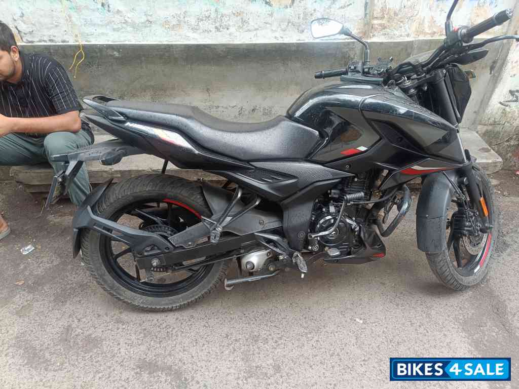 Black Bajaj Pulsar N150