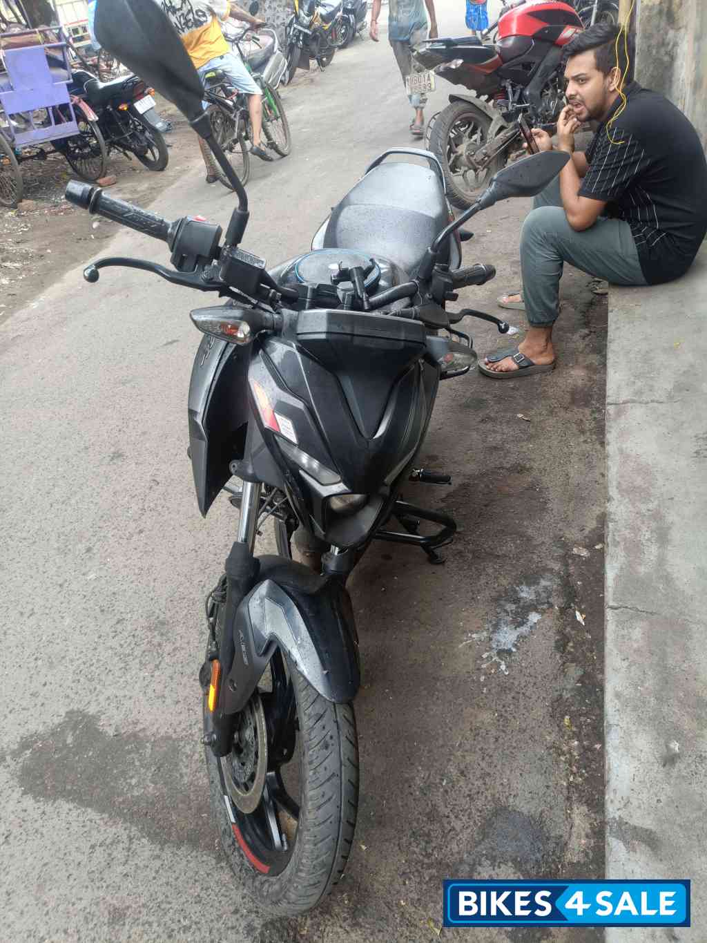 Black Bajaj Pulsar N150