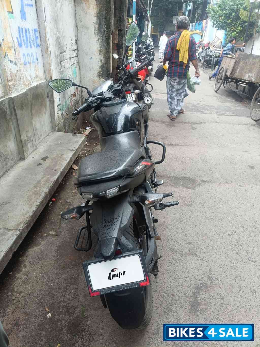 Black Bajaj Pulsar N150