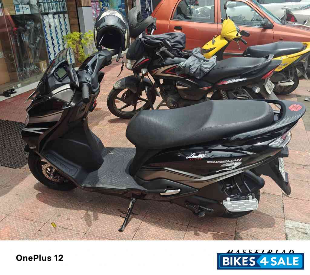 Black Suzuki Burgman Street EX