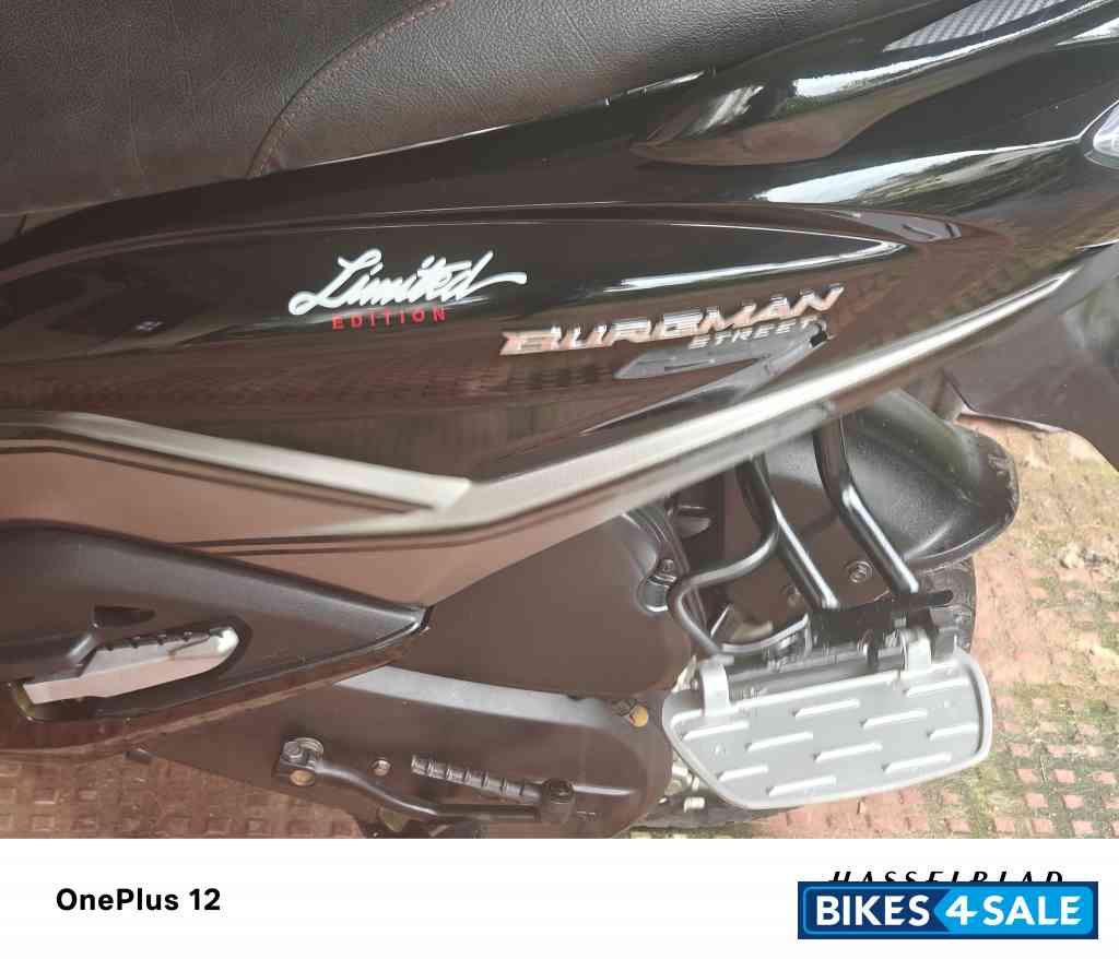 Black Suzuki Burgman Street EX Black Suzuki Burgman Street EX