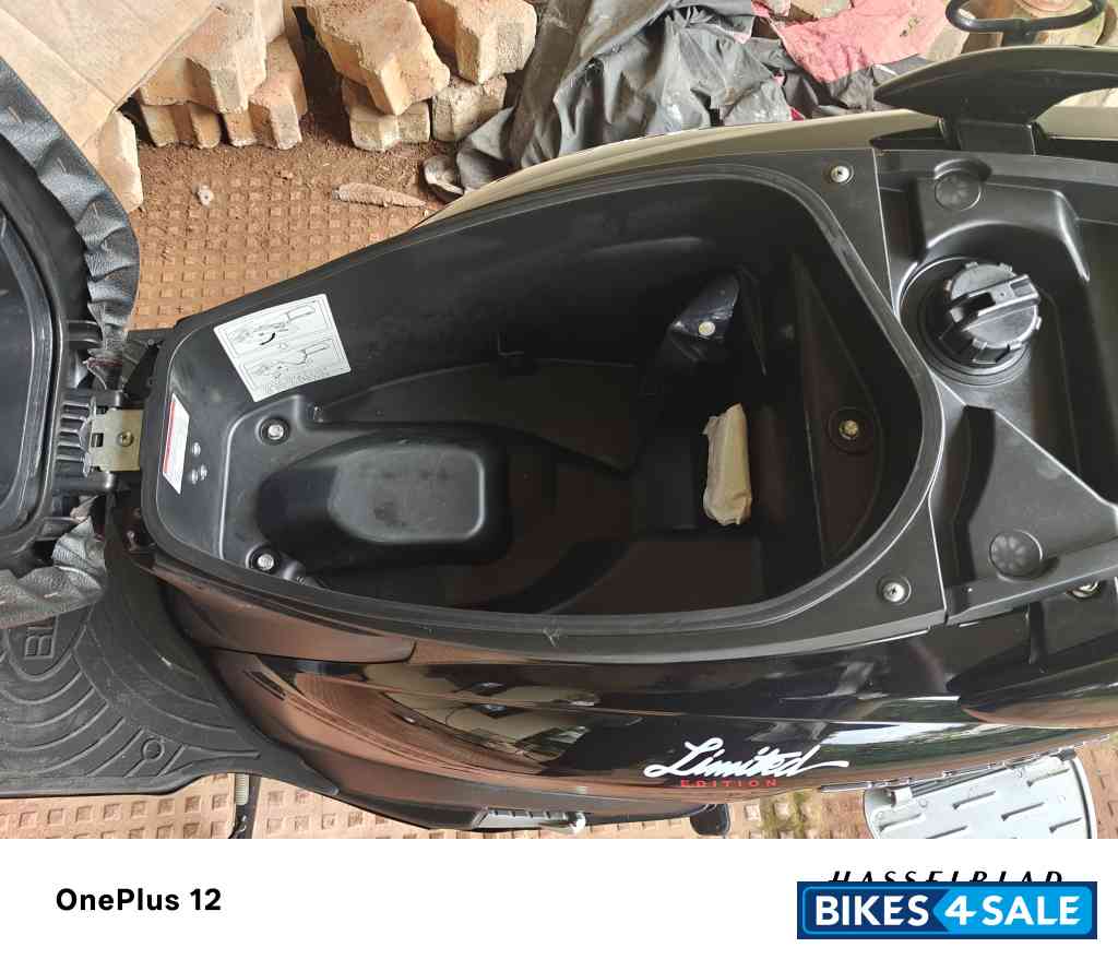 Black Suzuki Burgman Street EX Black Suzuki Burgman Street EX