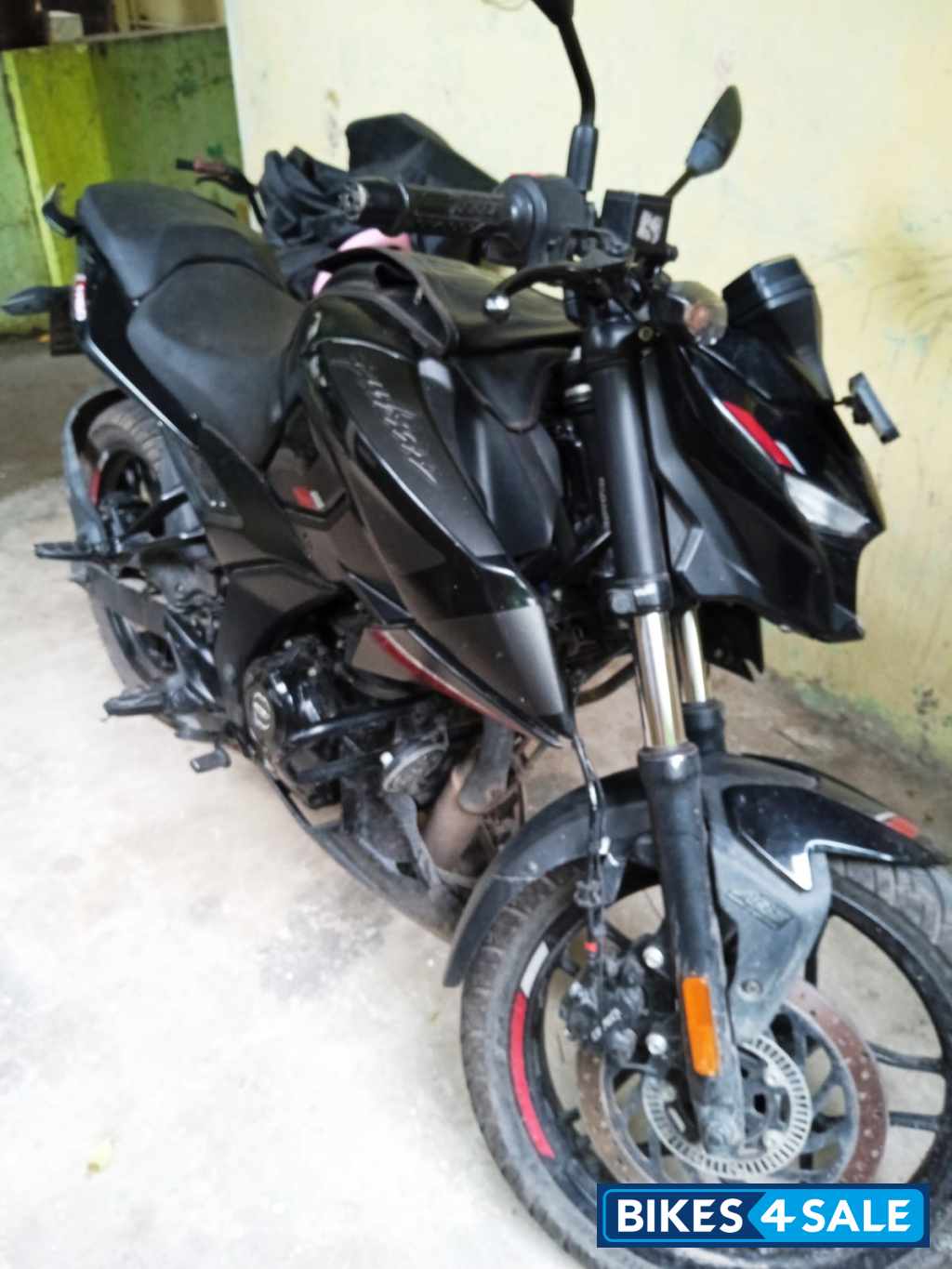 Black Bajaj Pulsar N160 Dual Channel ABS