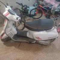 Vespa Racing Sixties 125 2022 Model