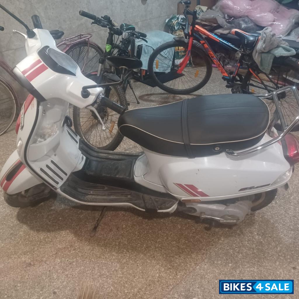 Vespa Racing Sixties 125