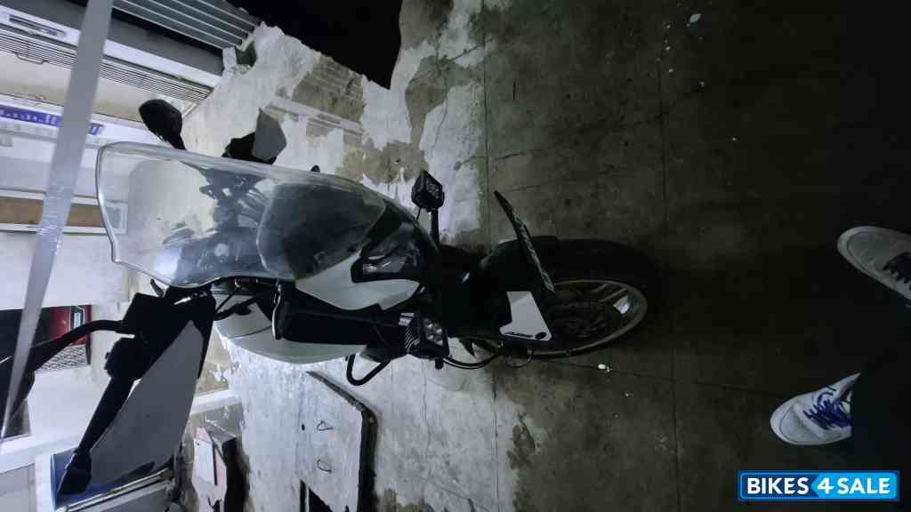 White Bajaj Dominar 400 ABS BS6