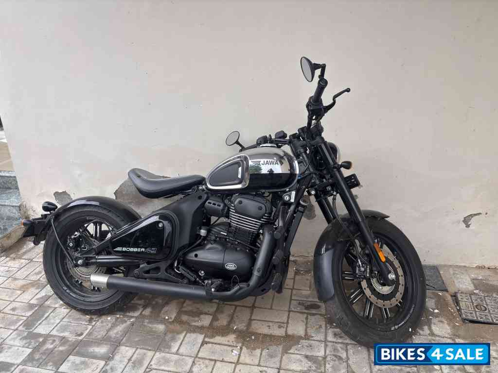 Black Jawa 42 Bobber Black Mirror