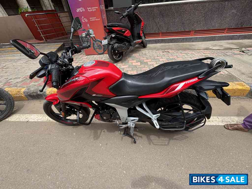 Red Bajaj Pulsar N150