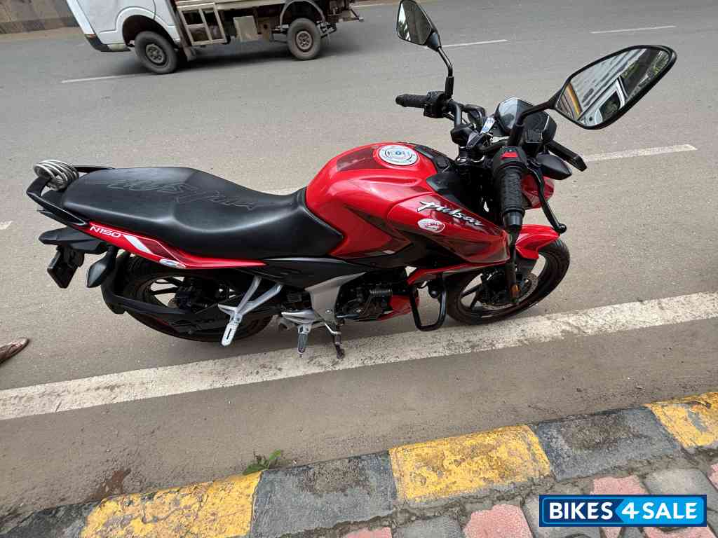Red Bajaj Pulsar N150