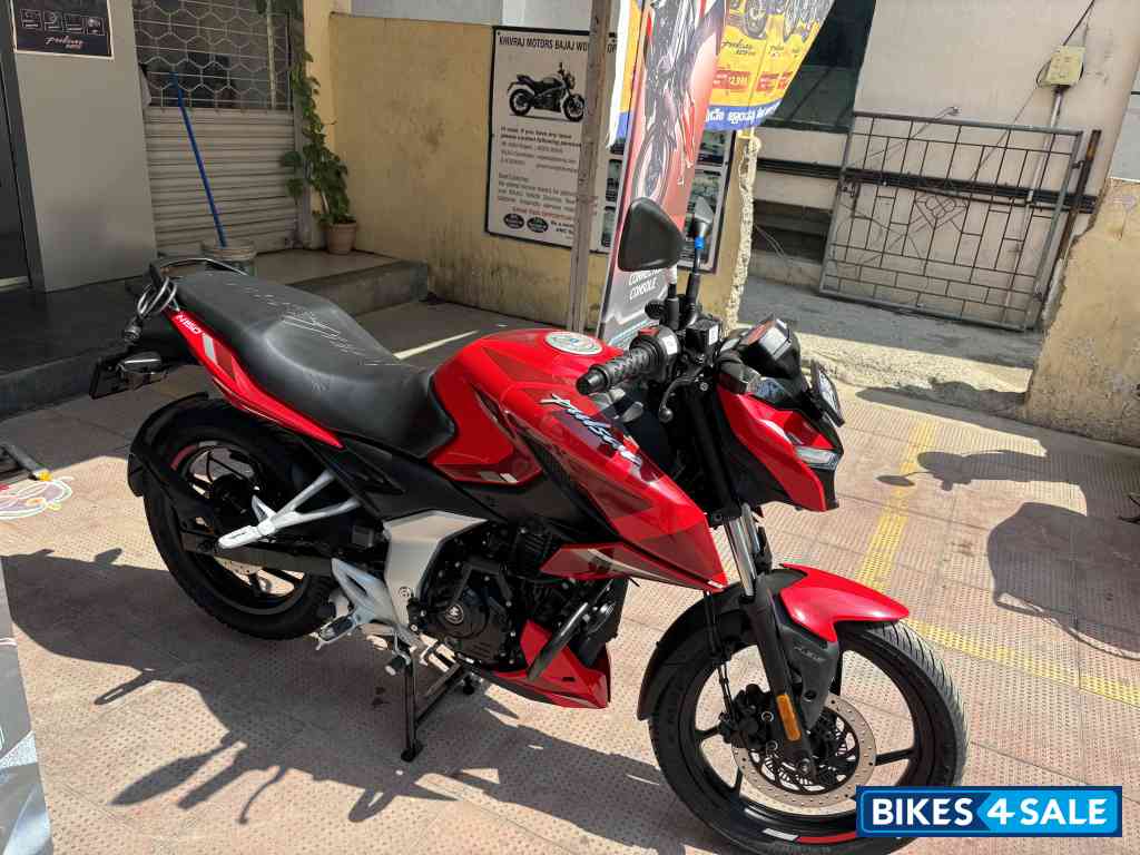 Red Bajaj Pulsar N150