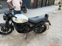 White Royal Enfield Hunter 350 Metro