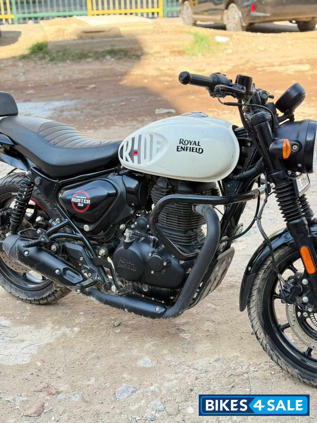 White Royal Enfield Hunter 350 Metro