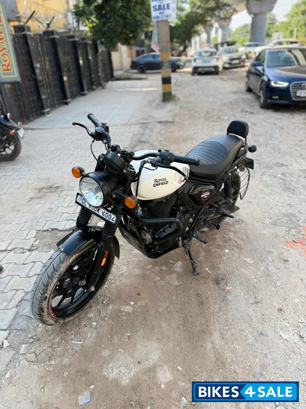 White Royal Enfield Hunter 350 Metro