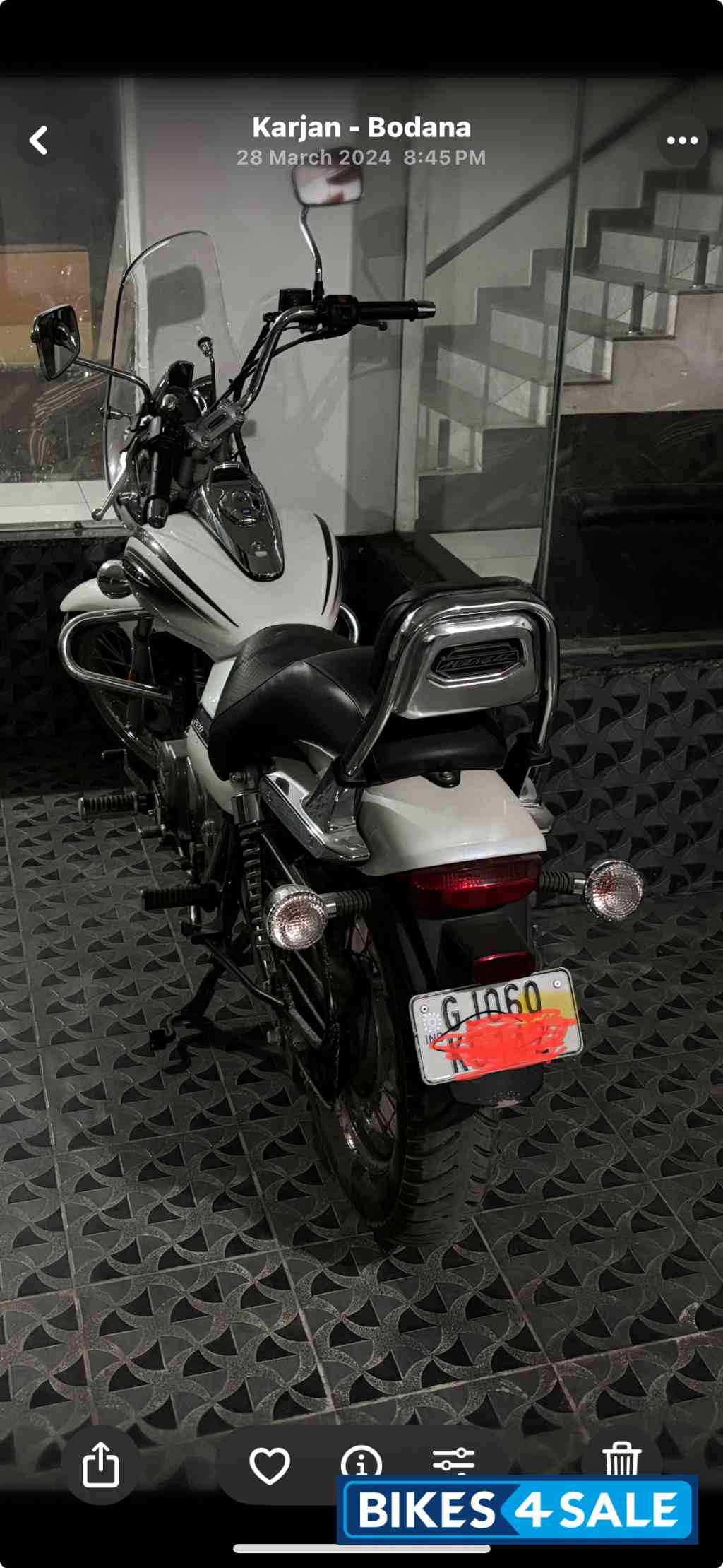 White Bajaj Avenger Cruise 220