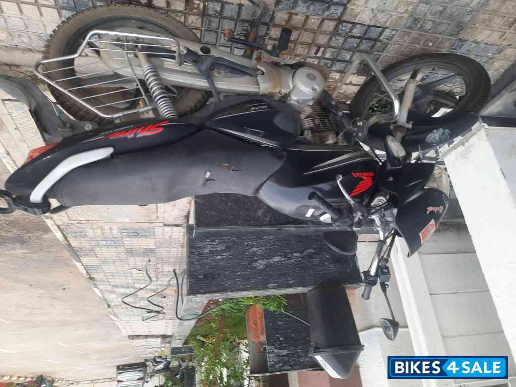 Black Honda Shine 125