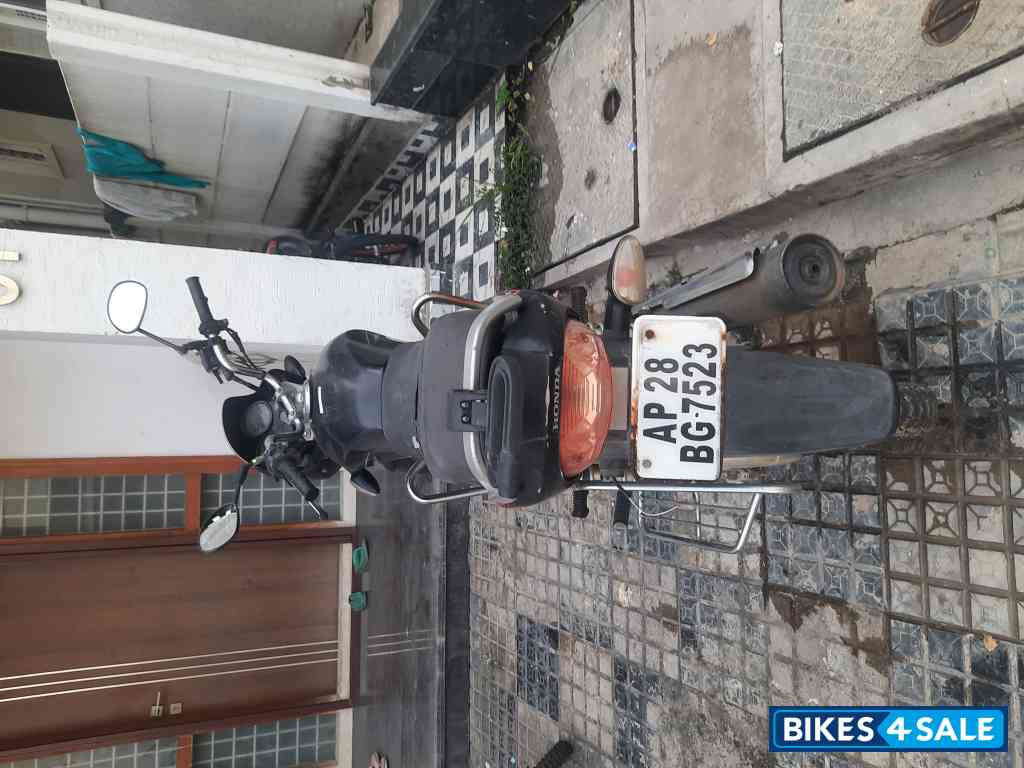 Black Honda Shine 125