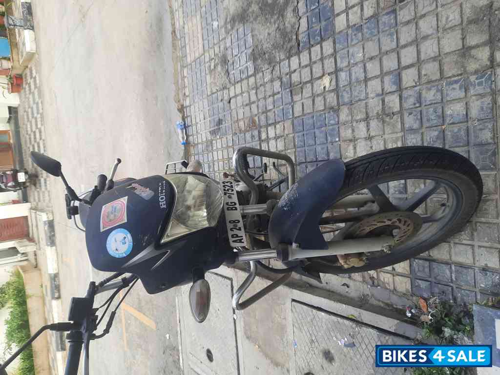 Black Honda Shine 125