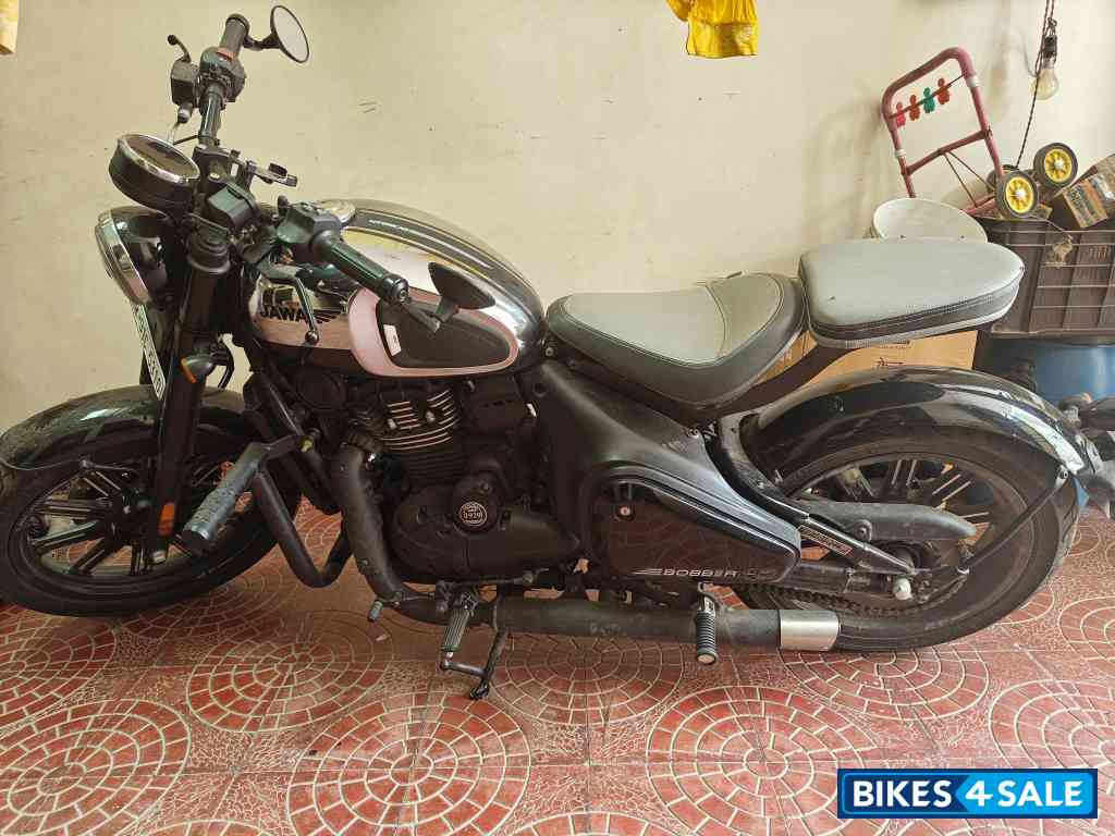 Black Mirror Jawa 42 Bobber Black Mirror