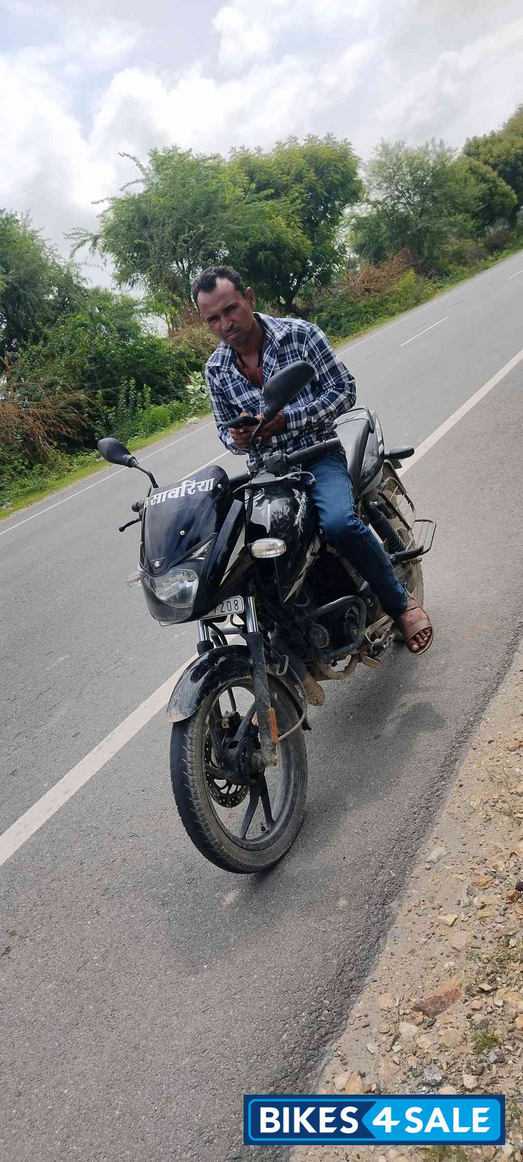 Black Bajaj Pulsar 125