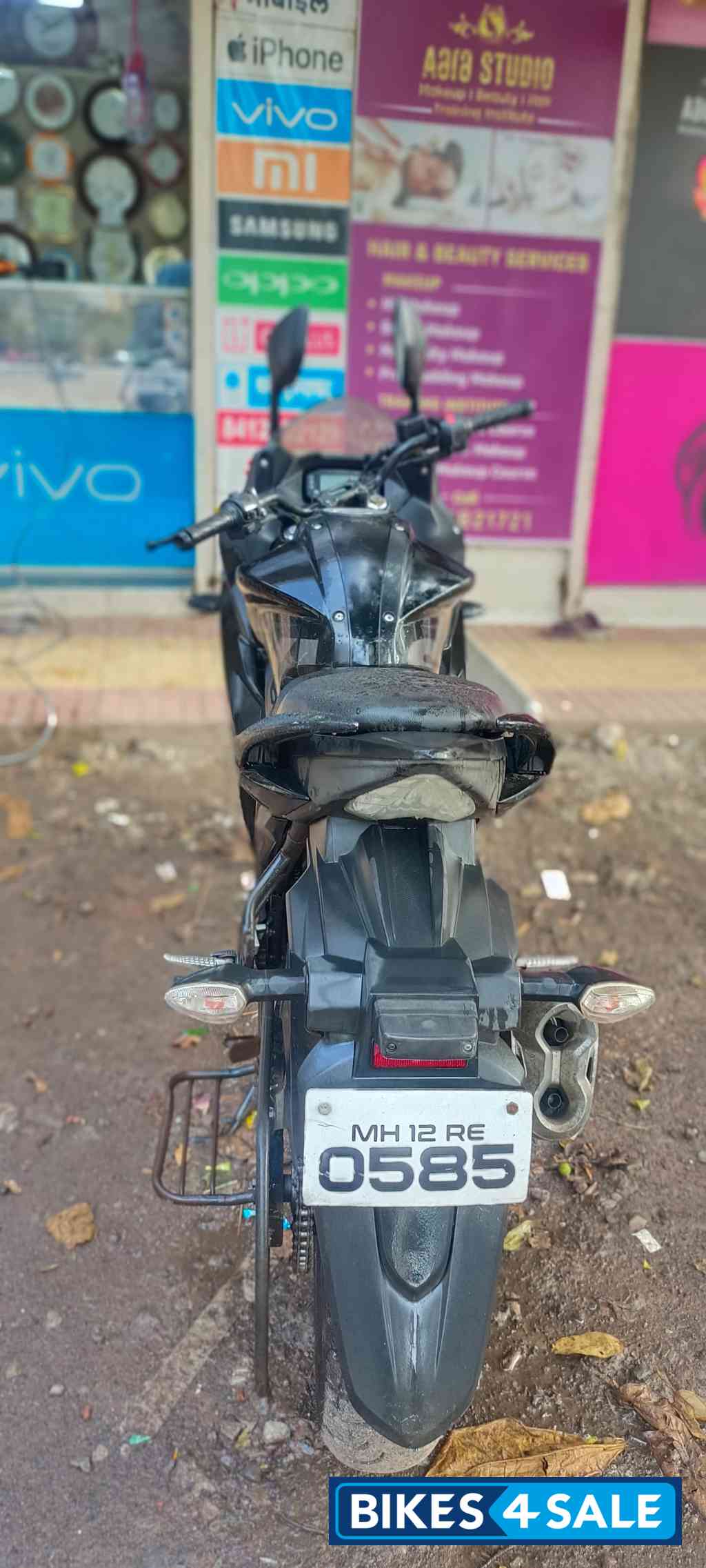 Black Suzuki Gixxer SF Black Suzuki Gixxer SF