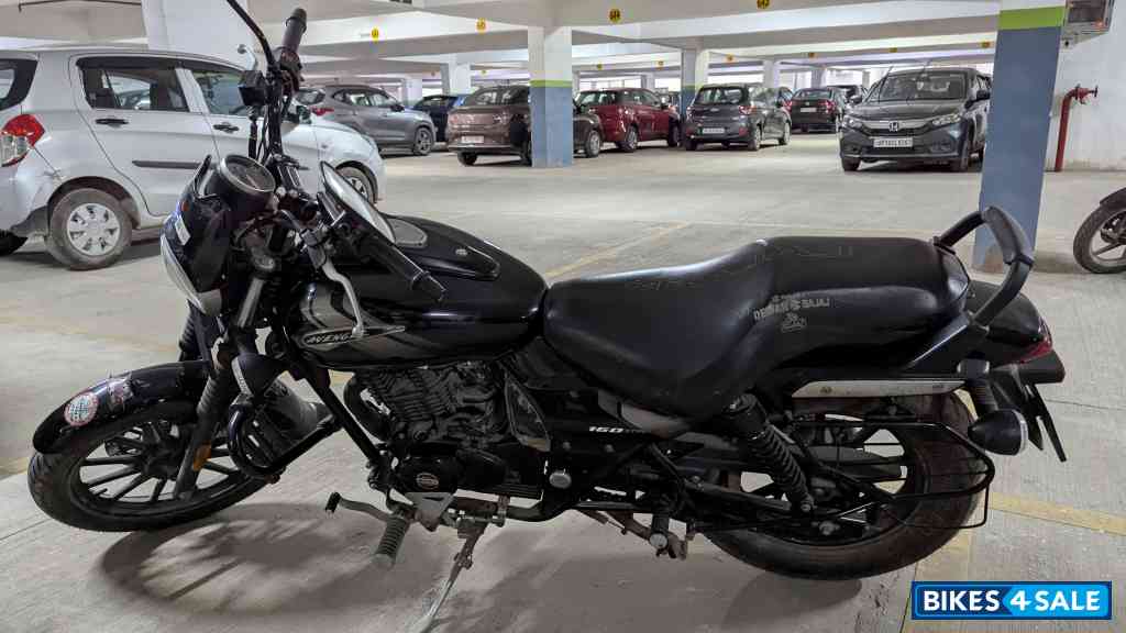 Black Bajaj Avenger Street 160 BS6