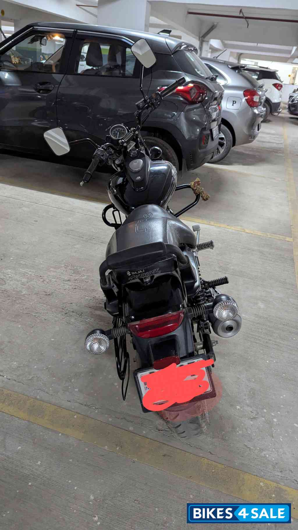 Black Bajaj Avenger Street 160 BS6