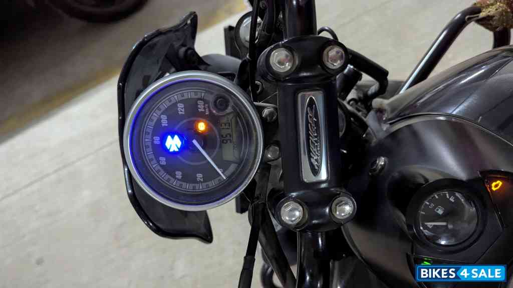 Black Bajaj Avenger Street 160 BS6